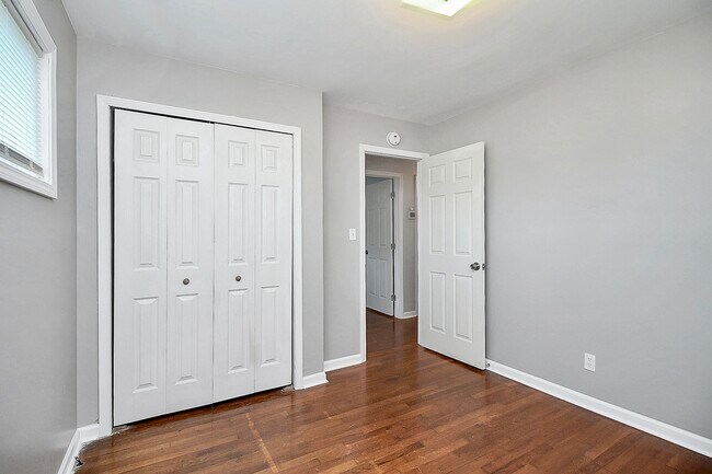 Building Photo - 2244 English Dr