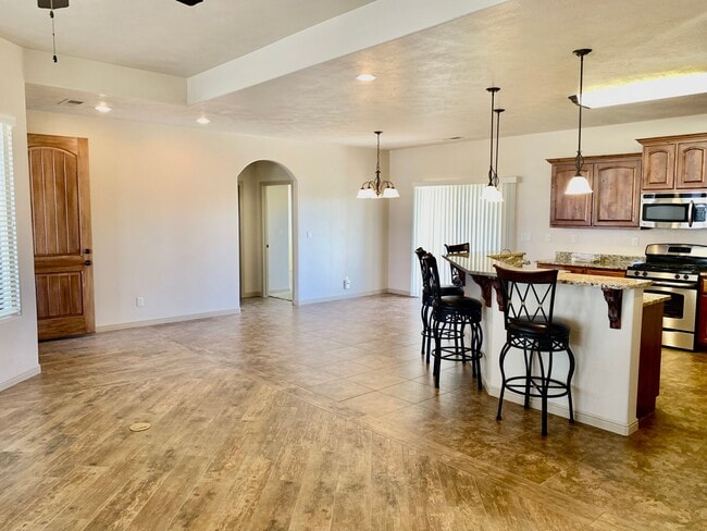Building Photo - Lovely Home with RV parking in Sky Ridge