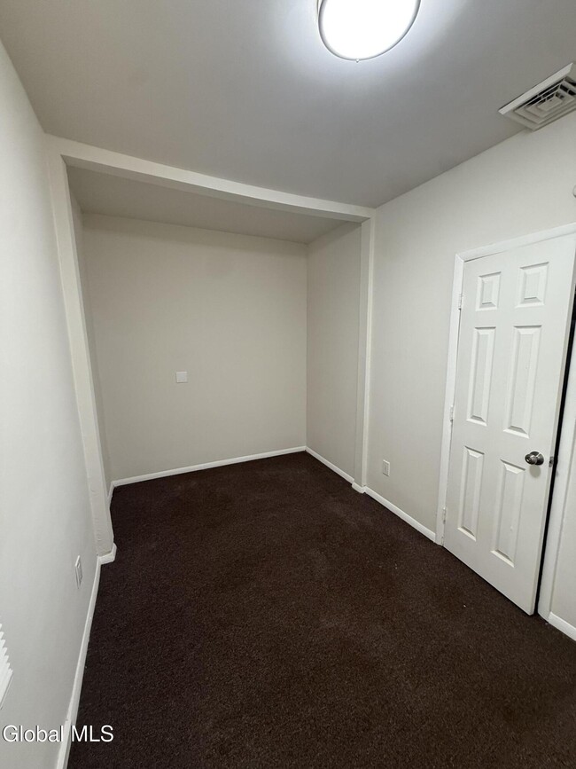 Building Photo - 474 3rd St