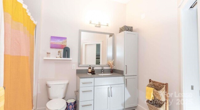 Building Photo - 650 E Brooklyn Vlg Ave