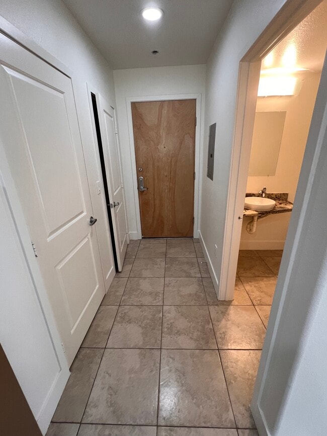 Building Photo - HST