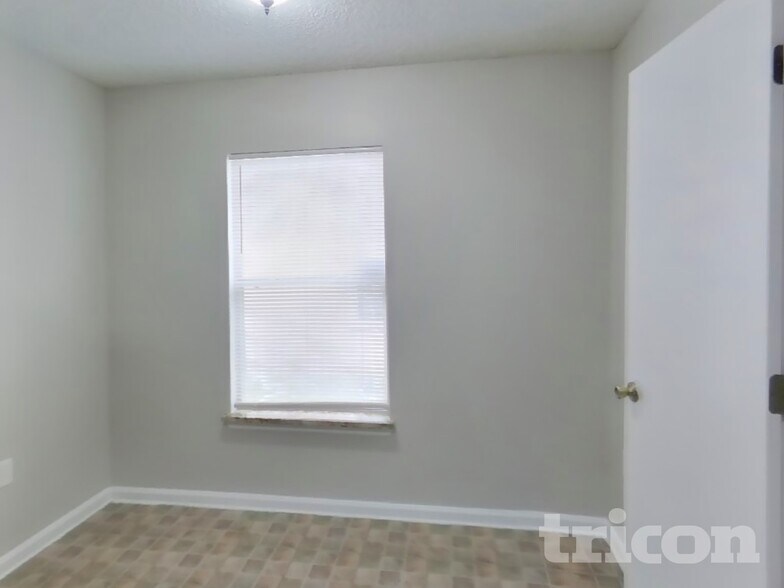 Building Photo - 7944 Cherry Blossom Dr S