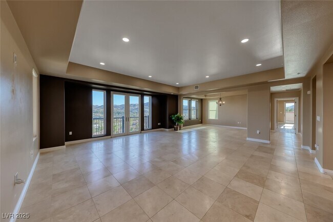 Building Photo - 64 Strada Principale