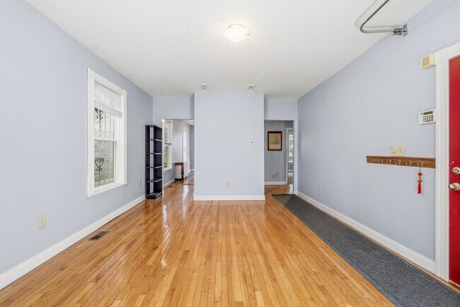 Building Photo - 14 Thwing St