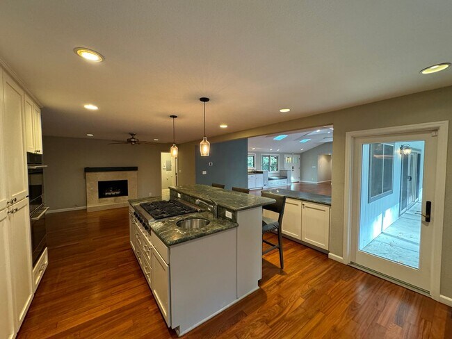 Building Photo - Gorgeous Single Level Home with Pool in Al...