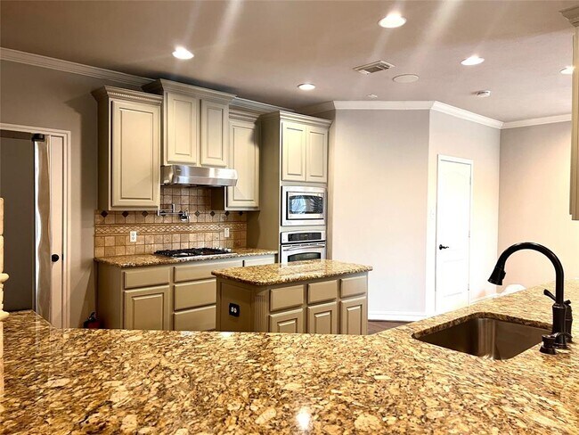 Building Photo - 13000 Bloomfield Hills Ln