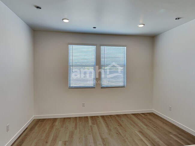 Building Photo - 6476 E Paseo Baranda