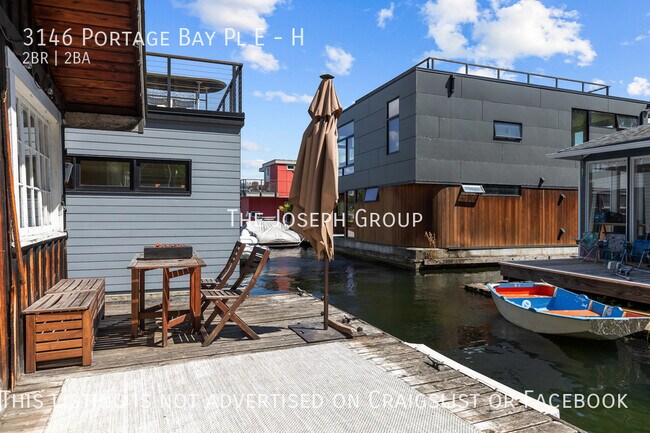 Building Photo - One of a kind 2 bed/1.75 bath houseboat ov...