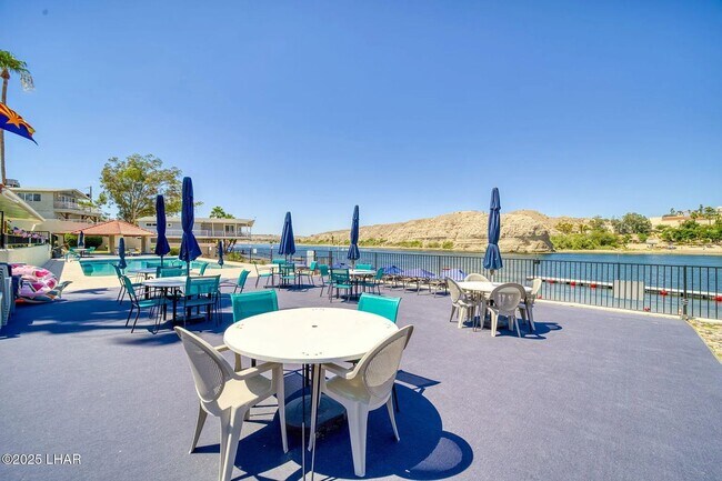 Building Photo - Dream Riverfront 2BR Condo in Bullhead City