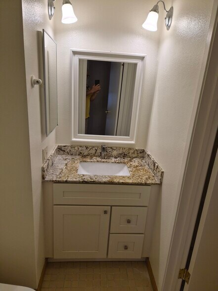 Building Photo - 1036 Oak Grove Rd