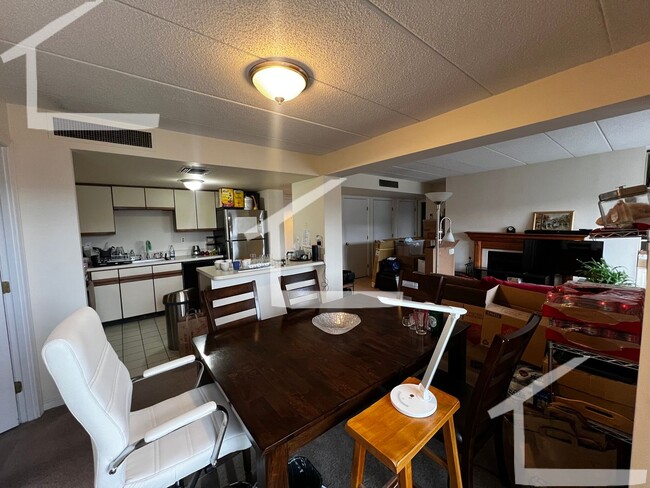 Building Photo - Comfortable Luxury Apartment with Stunning...