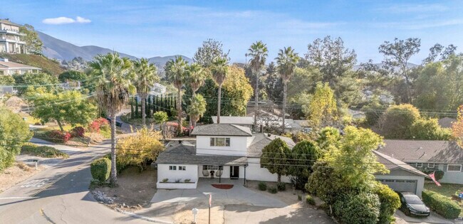 Building Photo - 4404 Vista Way