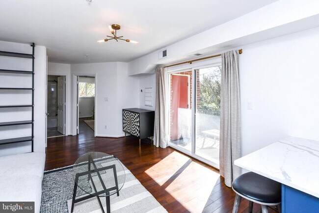 Building Photo - 1386 Bryant St NE