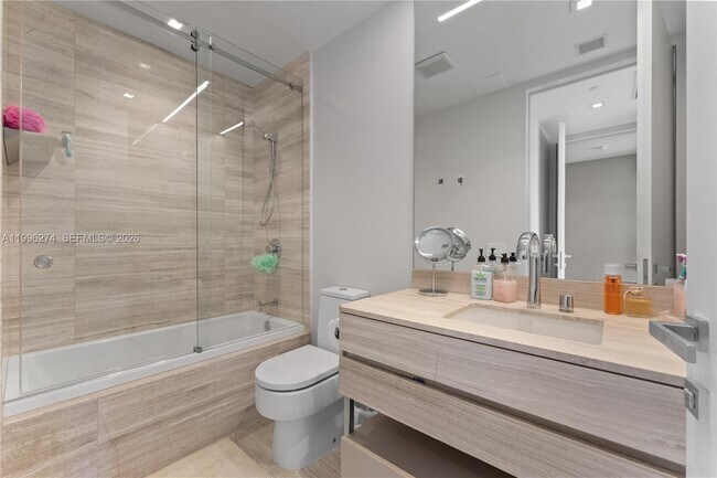 Building Photo - 18975 Collins Ave