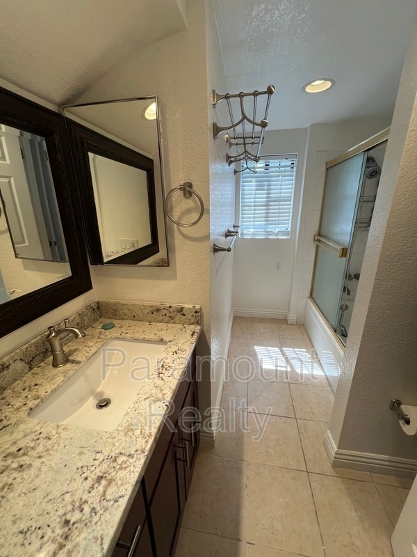 Building Photo - 600 Praderia Cir