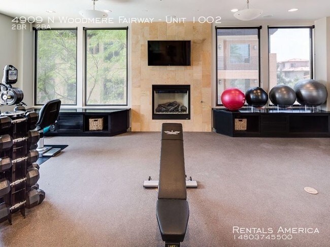 Building Photo - MOVE IN SPECIAL