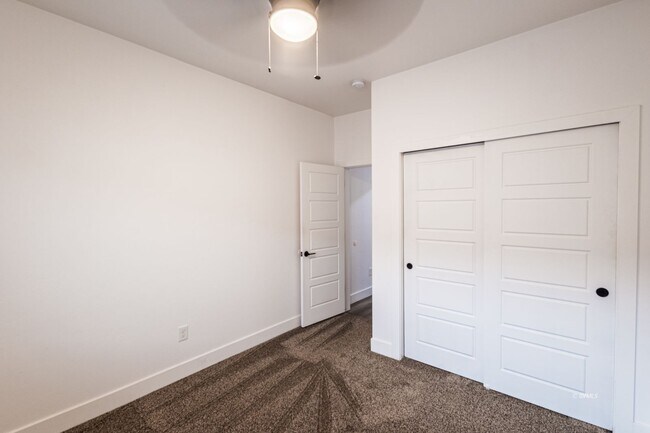 Building Photo - 1545 Katelyn Ln