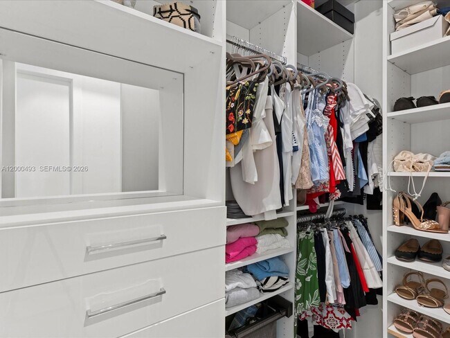 Building Photo - 16650 Sunset Way