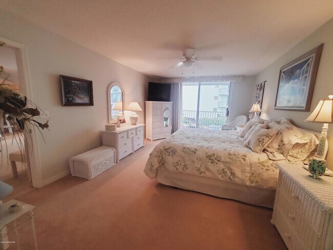 Building Photo - 3740 Ocean Beach Blvd