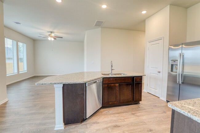 Building Photo - 399 Magnolia Ln