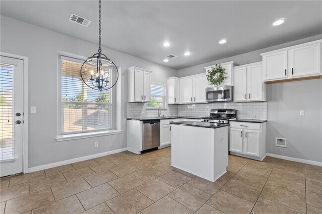 Building Photo - 170 Kingfisher Ln
