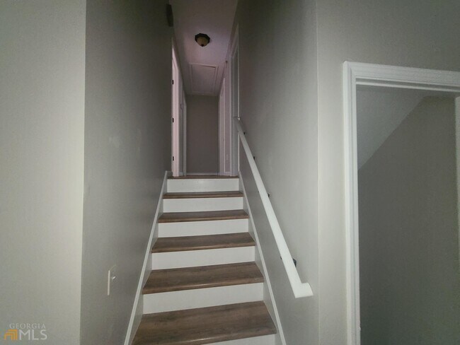 Building Photo - 127 Welcome Wood Dr