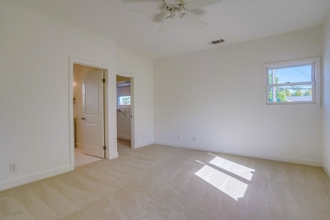 Building Photo - Beautiful 4 Bed/4 Bath Family Home w/pool Available Now!!