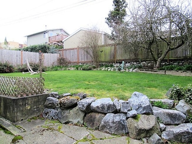 Building Photo - 4725 35th Ave SW