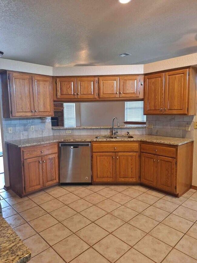 Building Photo - 1701 Pinnacle Ln