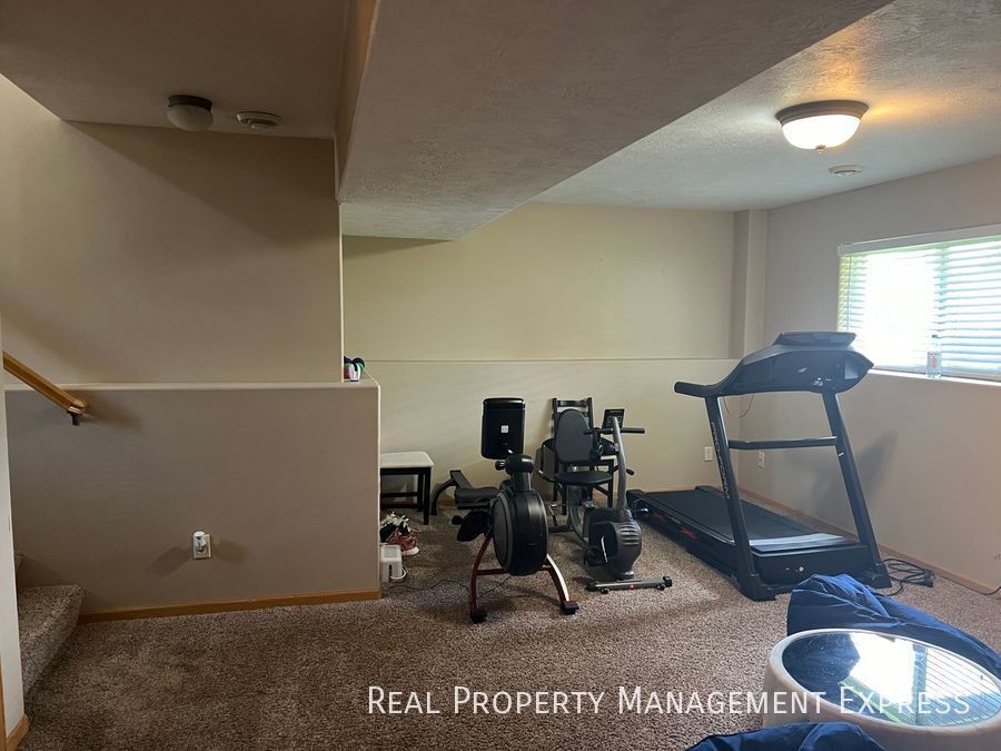 Building Photo - Spacious 5-Bedroom Gem with Open Concept &...