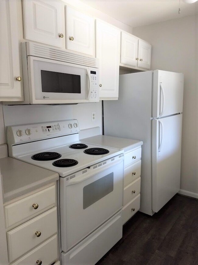 Building Photo - 29 Lakeshore Terrace