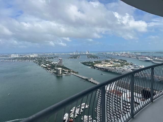 Primary Photo - 1750 N Bayshore Dr
