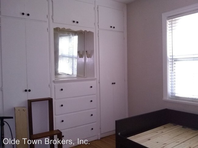Building Photo - 415 S Crystal Lake Dr