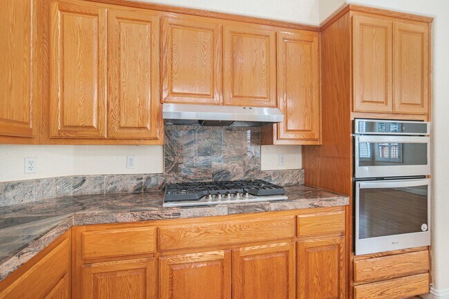 Building Photo - Highly Desirable Executive Home: 4 Bedrooms, 3 Bathrooms of Luxury Living