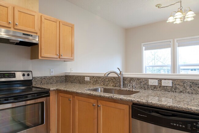 Kitchen Granite counter tops - 3809 SE 9th Ave
