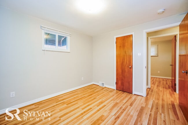 Building Photo - Your dream home is waiting for you.