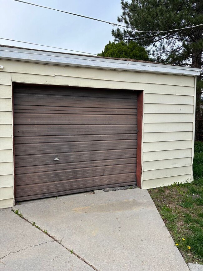 Building Photo - GORGEOUS Duplex in South Salt Lake!!!