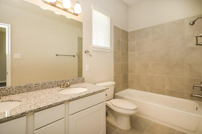 Building Photo - 18700 Crescent Trails Cir