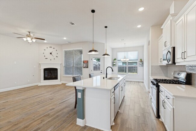 Building Photo - 4005 Gray Wolf Dr