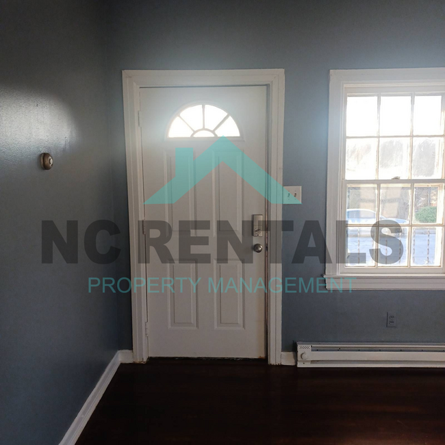 Building Photo - Charming 2 Bedrooms and 1 Bathroom in Gree...