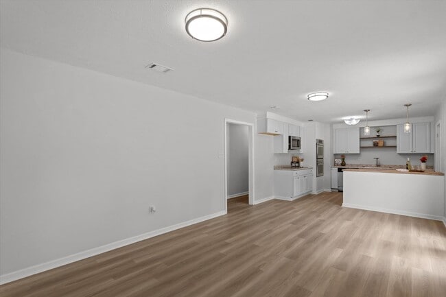 Building Photo - 4221 Cap Chat St