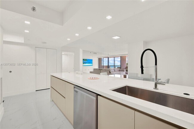 Building Photo - 5757 Collins Ave
