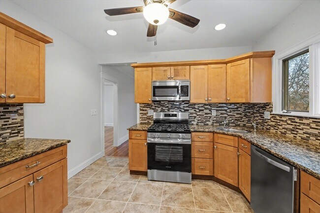 Building Photo - 7 Moraine St