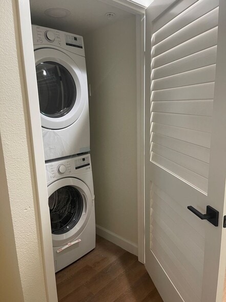 Building Photo - 2047 W Corvina Ave