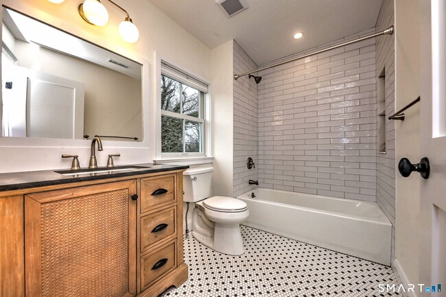 Building Photo - 75 Lafayette St