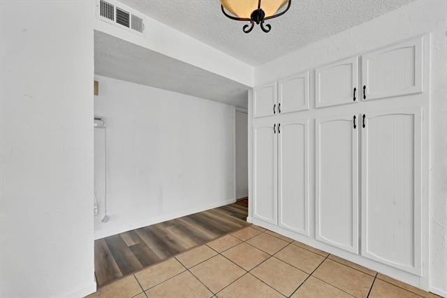 Building Photo - 2713 Charter Oak Dr