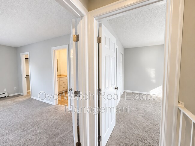 Building Photo - 3230 Montclaire Ct
