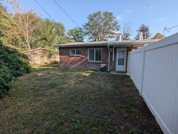 Building Photo - 4365-4367 Rose Garden Ln