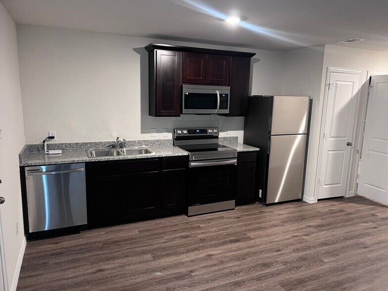 Kitchen - 1103 Attas Ave