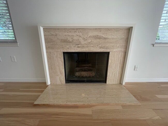 Building Photo - Awesome home on massive lot, 55+ community